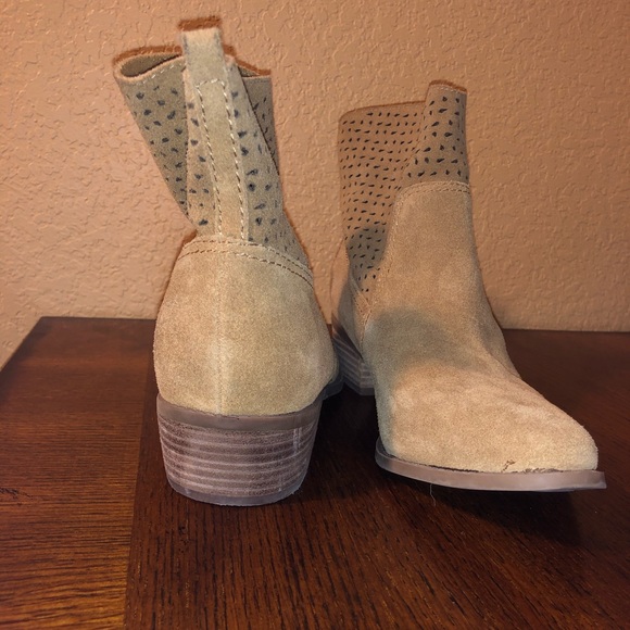 Booties - Picture 4 of 4